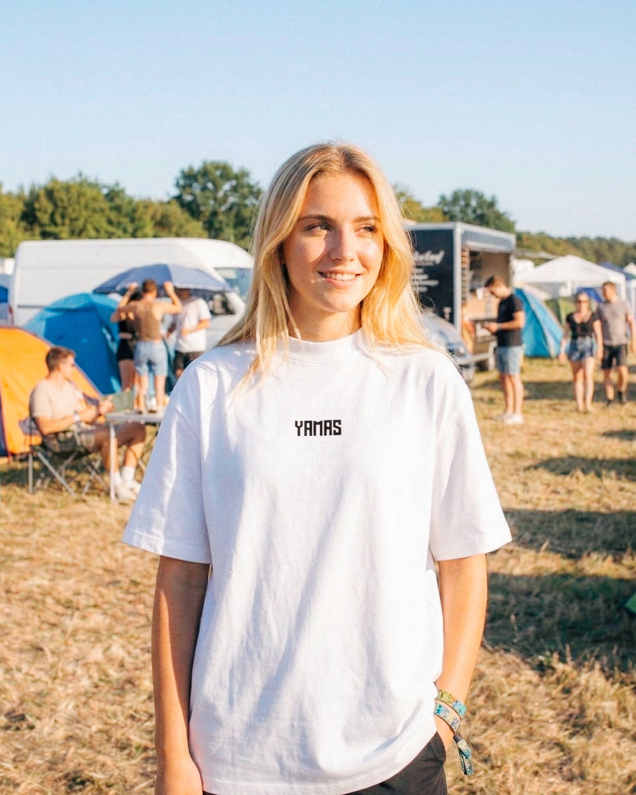 "Prost Cheers YAMAS!" Oversized Shirt - Weiß